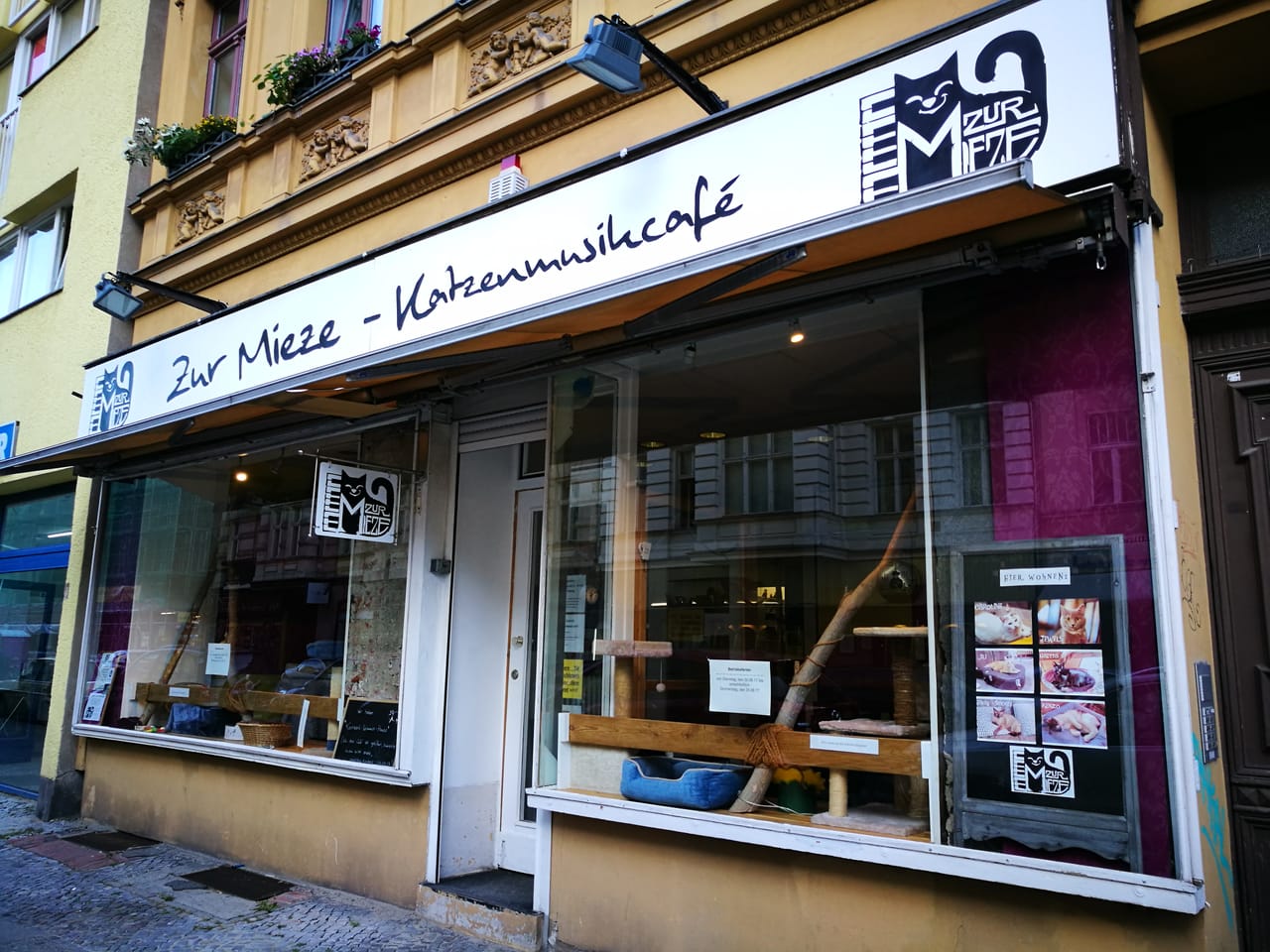 Café-Außenansicht