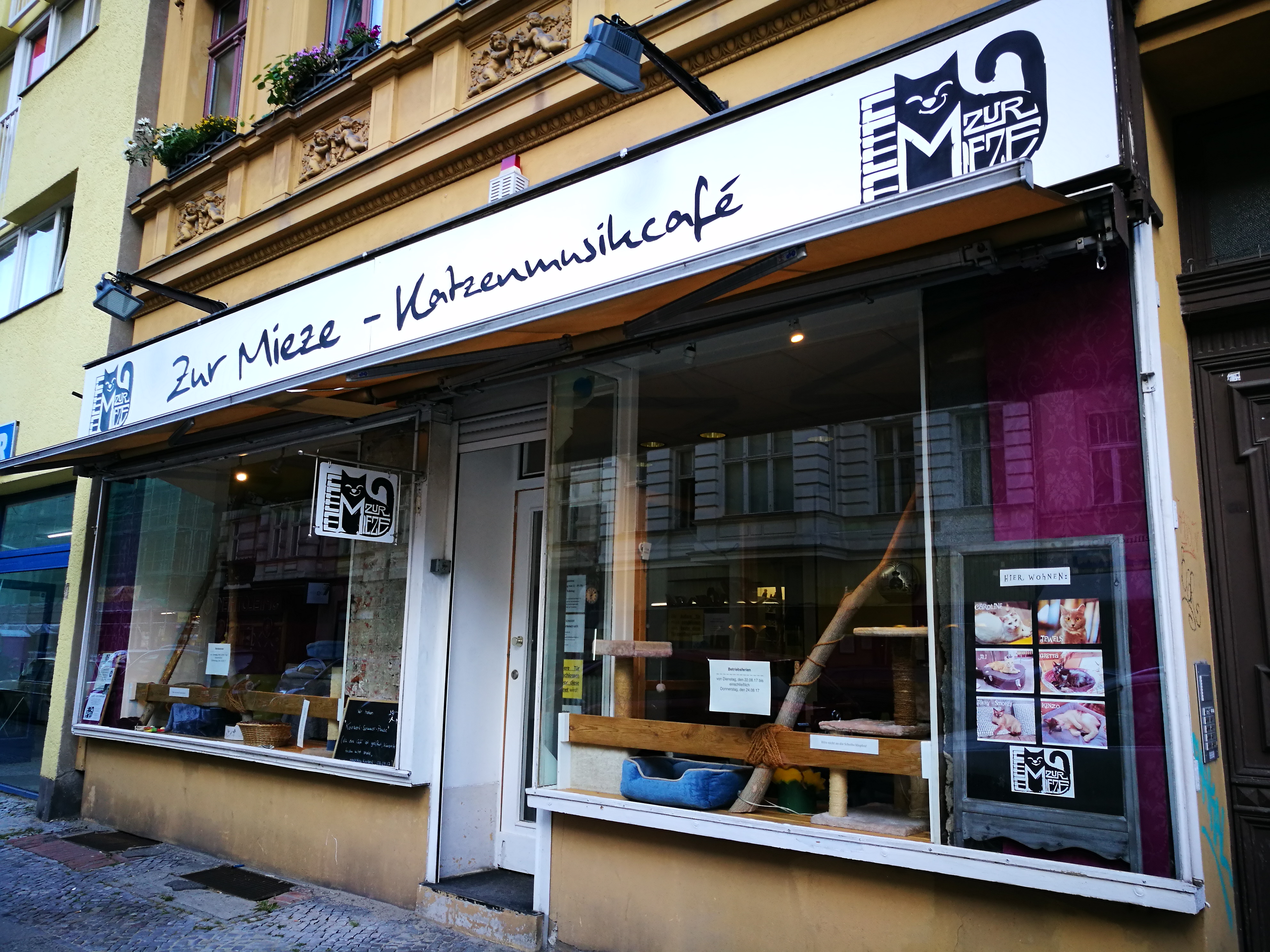Café-Außenansicht